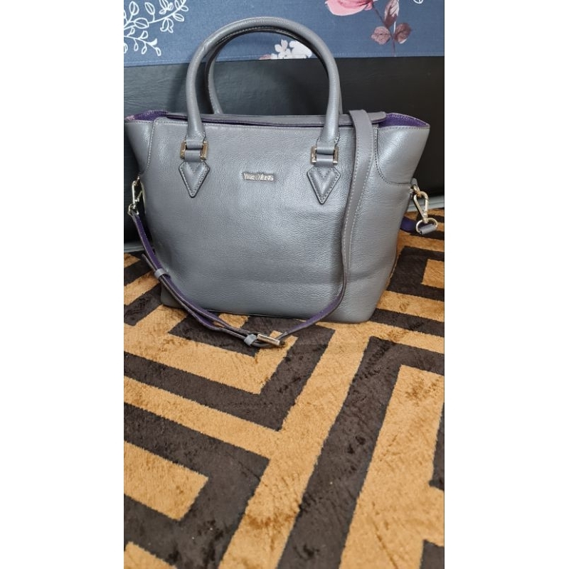 tas second preloved bag VERA WANG bahan kulit asli, lengkap talpan, minus pemakaian manja saja