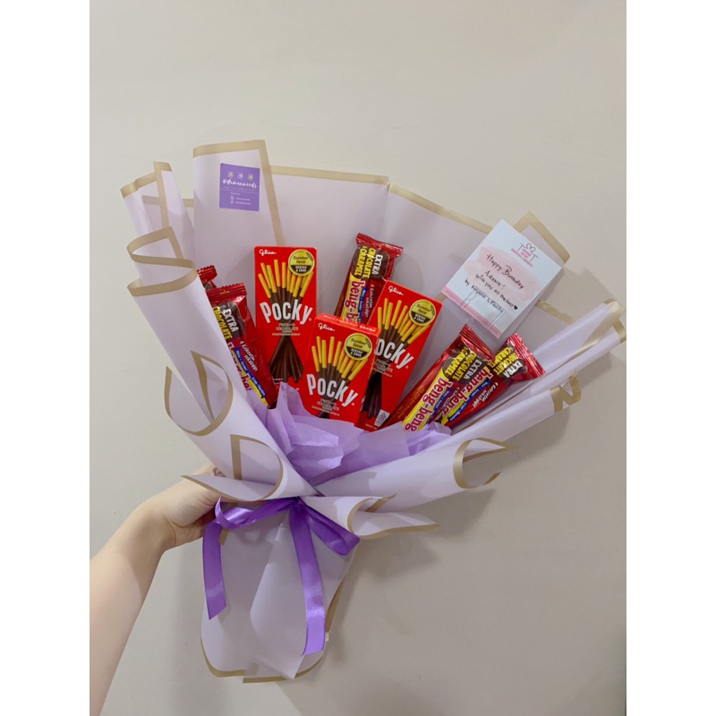 

Buket pocky 22gr + bengbeng cokelat bouquet snack / hampers gift Wisuda / sempro / kado ulang tahun / anniversarry / semhas