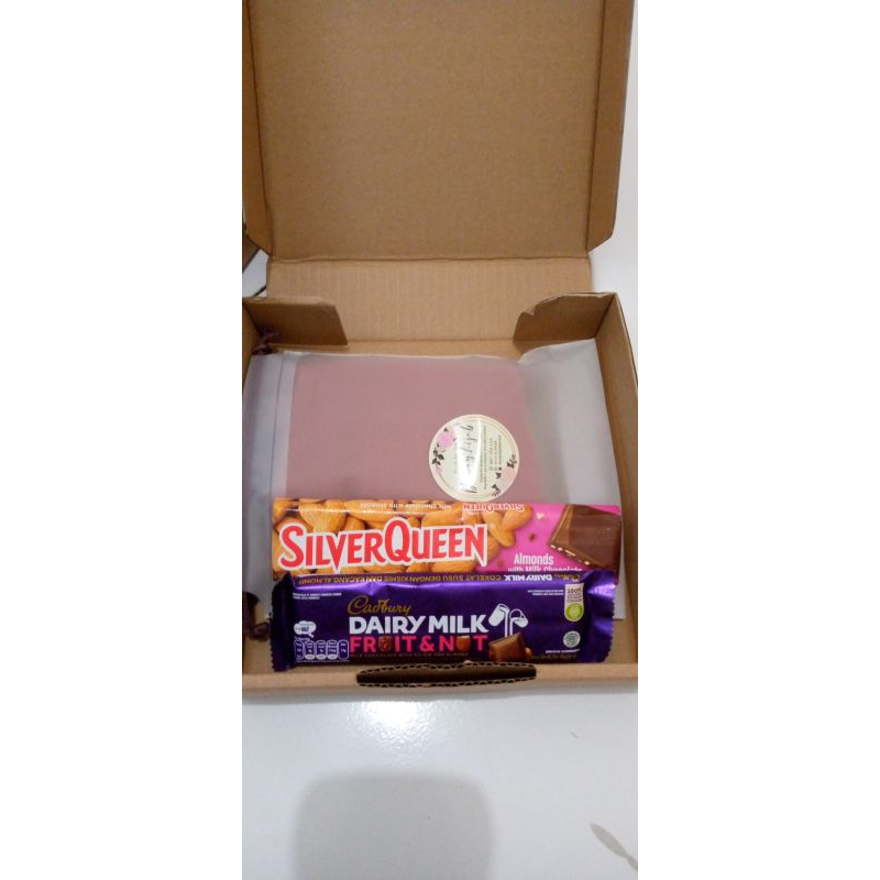 

Kado/Gift Coklat dan Hijab