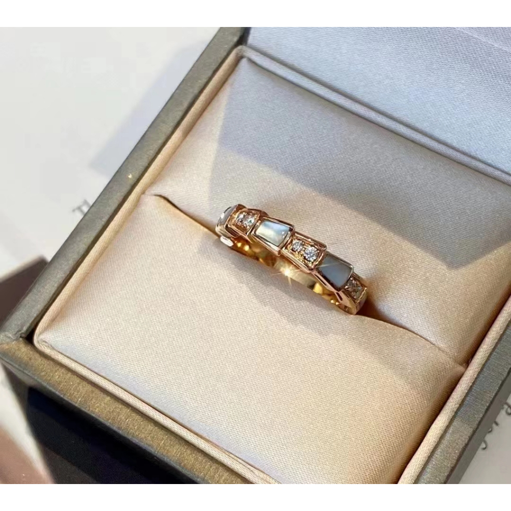 17k emas Pawnable Snake Bone Pearl Diamond Ring