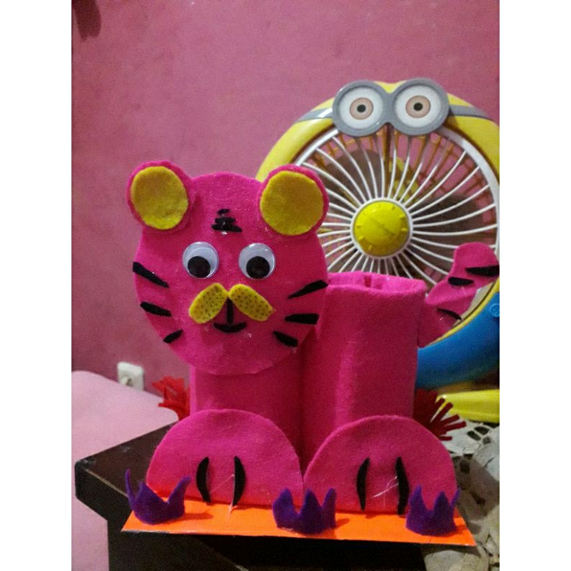 

tempat pensil karakter