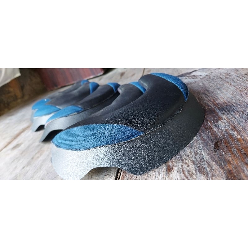 Busa Leher Helm Biru Hitam