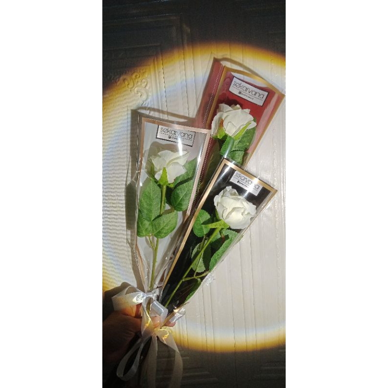 Buket Mawar tangkai Putih | singel bouquet