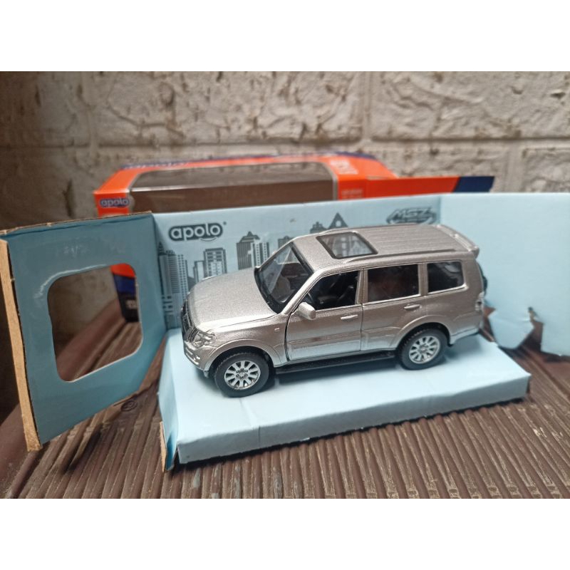 Miniatur apolo mitsubishi pajero jeep 4wd turbo 1/43 mini atur diecast die cast cocok pajangan rumah