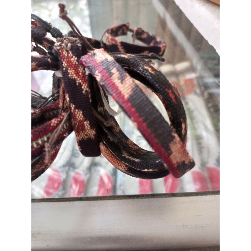 Gelang Tenun Khas Maumere NTT