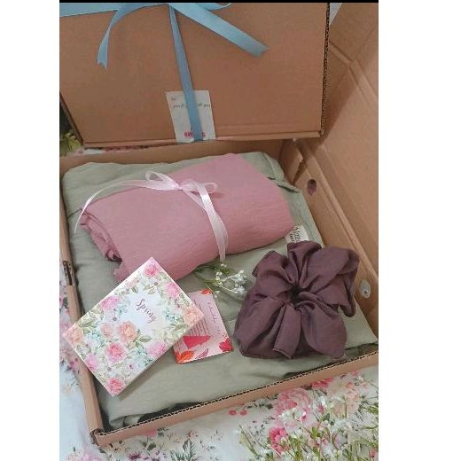 

Packing Hampers packing kardus kado gamis