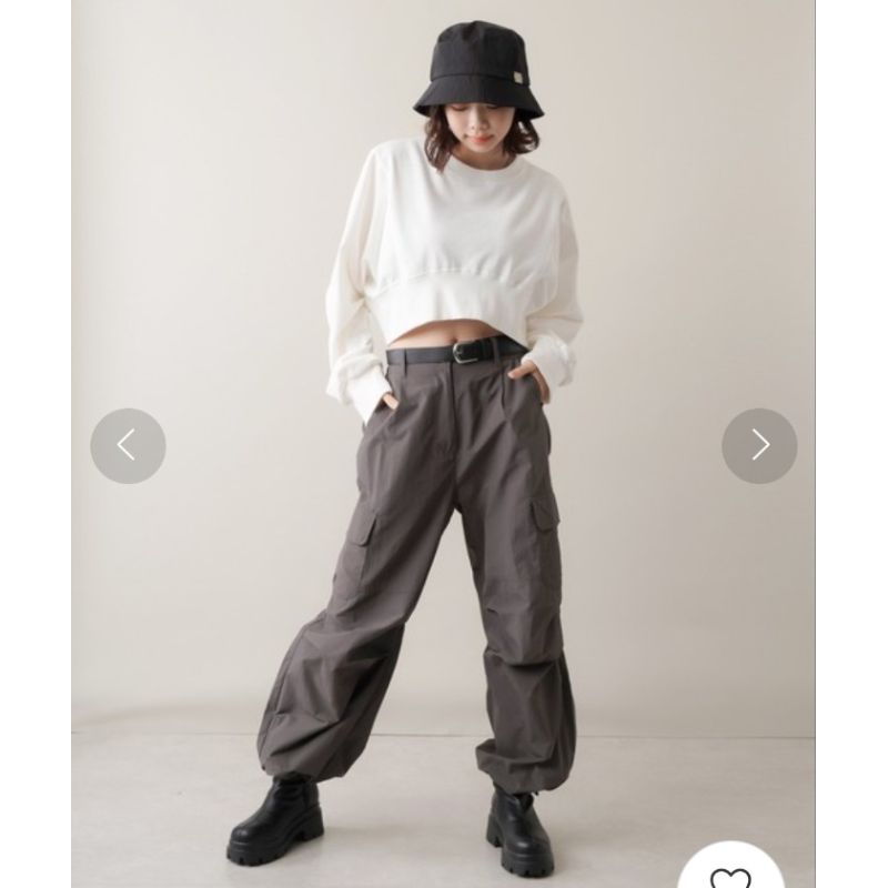 SPINNS CROP SWEATSHIRT IN WHITE