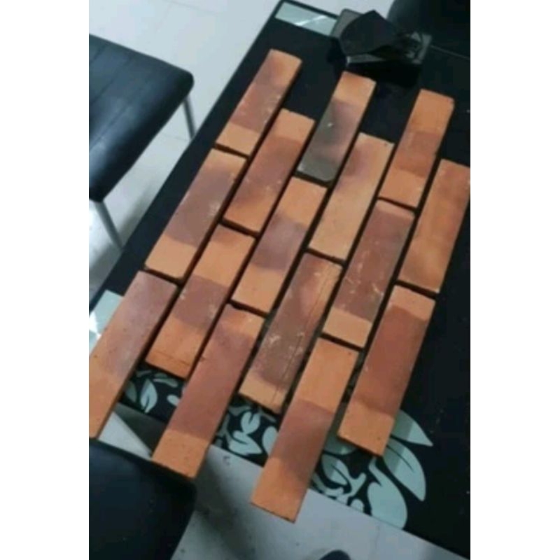 roster bata tempel tanah liat