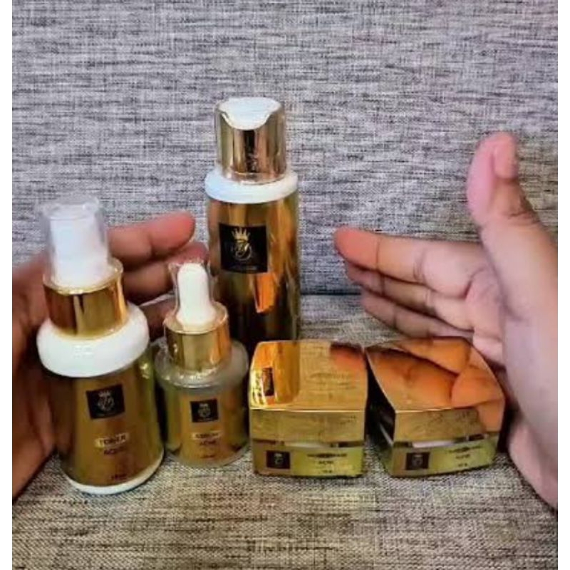 YNK skincare Gold ( untuk kulit normal dan berminyak )