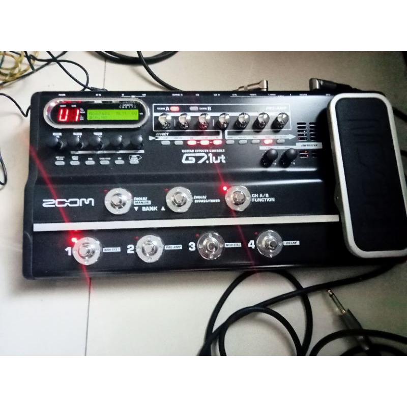 efek gitar zoom g7 1 ut