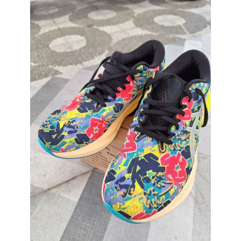 Asics Novablast 3 lite show