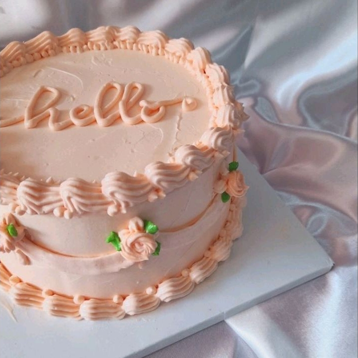 

Simple Vintage Cake