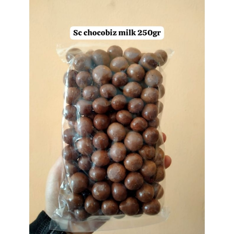 

Reject 250 gr cokelat silverqueen , scandia , maltitos , chic choc isi kacang mede almond coklat enak murah ( SCP )