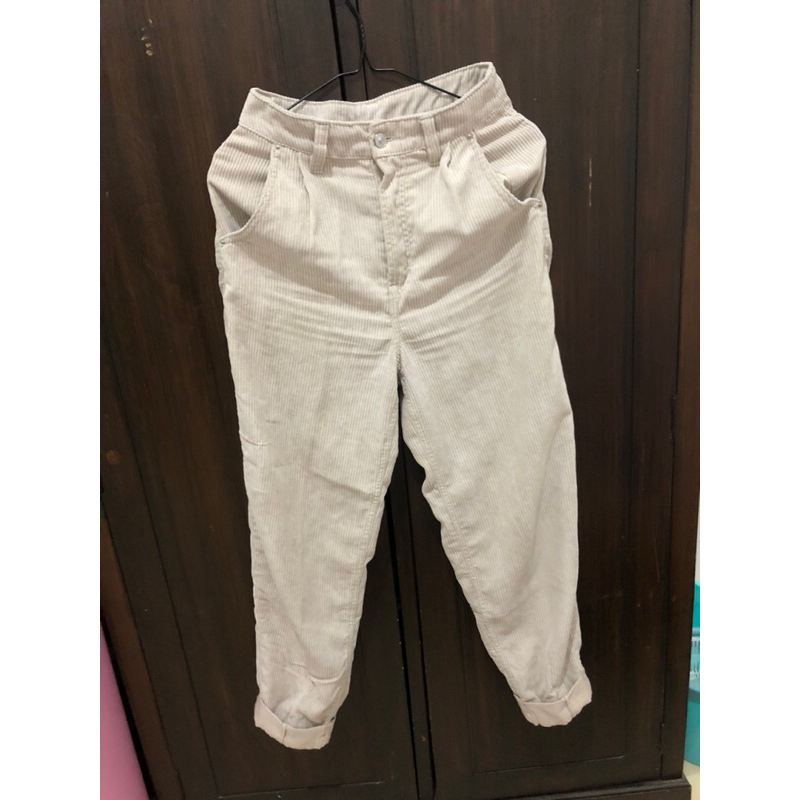 

H&M Corduroy Pants in Khaki | Celana Panjang Divided Highwaist Cream