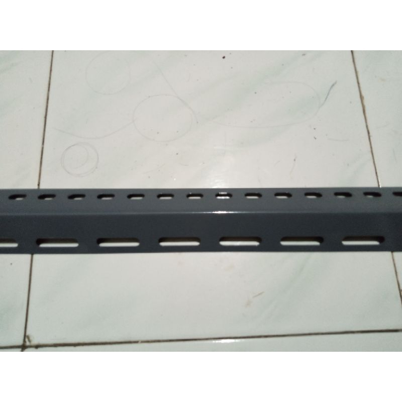 besi siku lubang L 4x4 P120cm