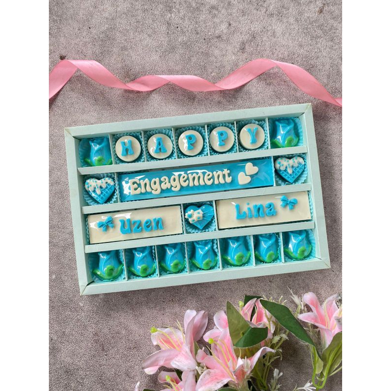 

Coklat Karakter || Happy Engagement || Kado Ulta || Hampres || ucapan