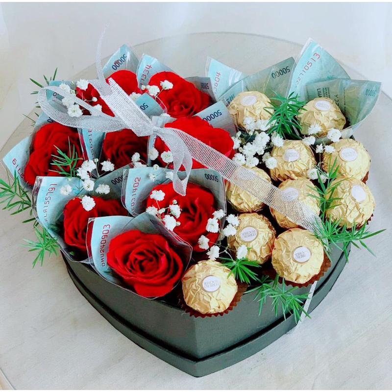 

Maries.Gallery - Bloom Box With Chocolate ferrero