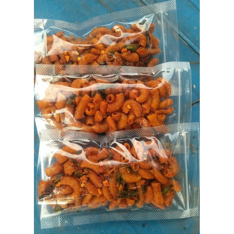 

makroni kriuk daun jaruk 50gram/makaroni pedas daun jeruk