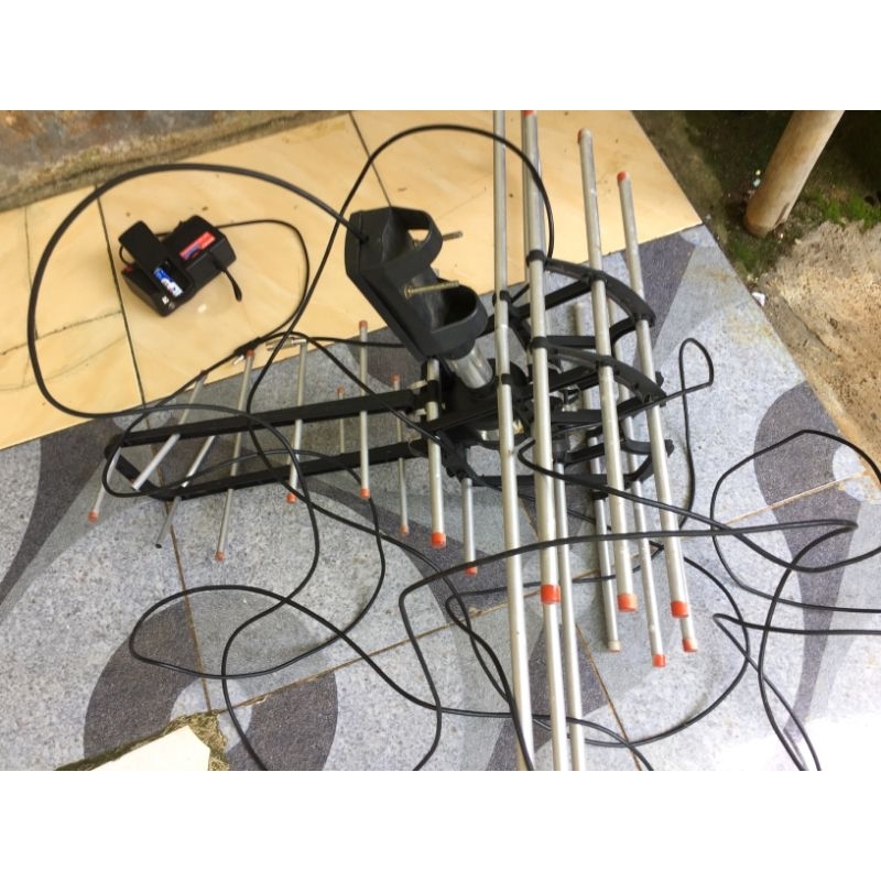 Antena tv bekas merk Sanex + Booster