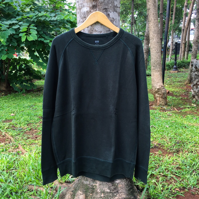 UNIQLO HIJAU ARMY CREWNECK