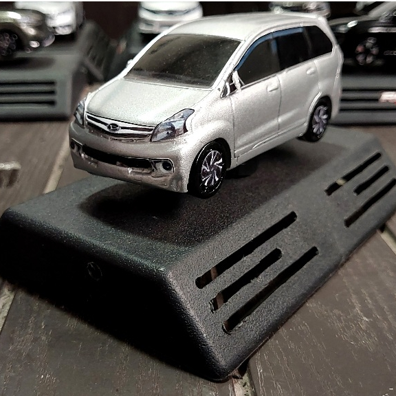 Pengharum Mobil Miniatur Daihatsu Xenia 2013 Car Freshener