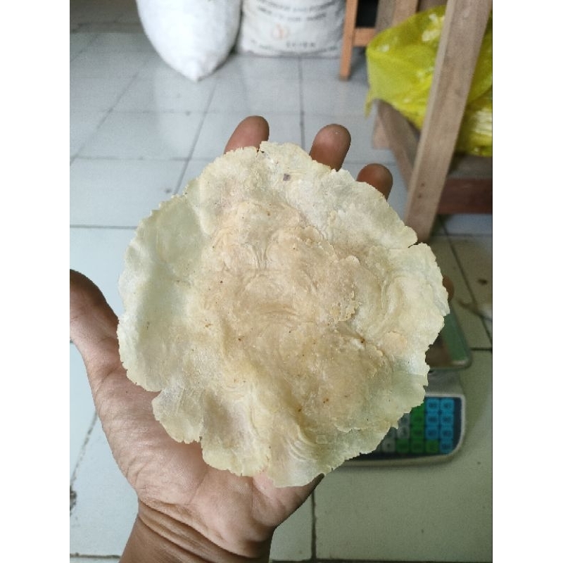 

emping melinjo mentah ukuran (biji 7)kemasan 500 grm