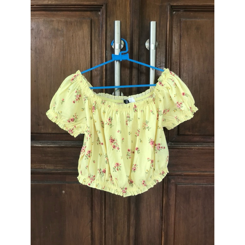 Preloved H&M Yellow Floral Croptop