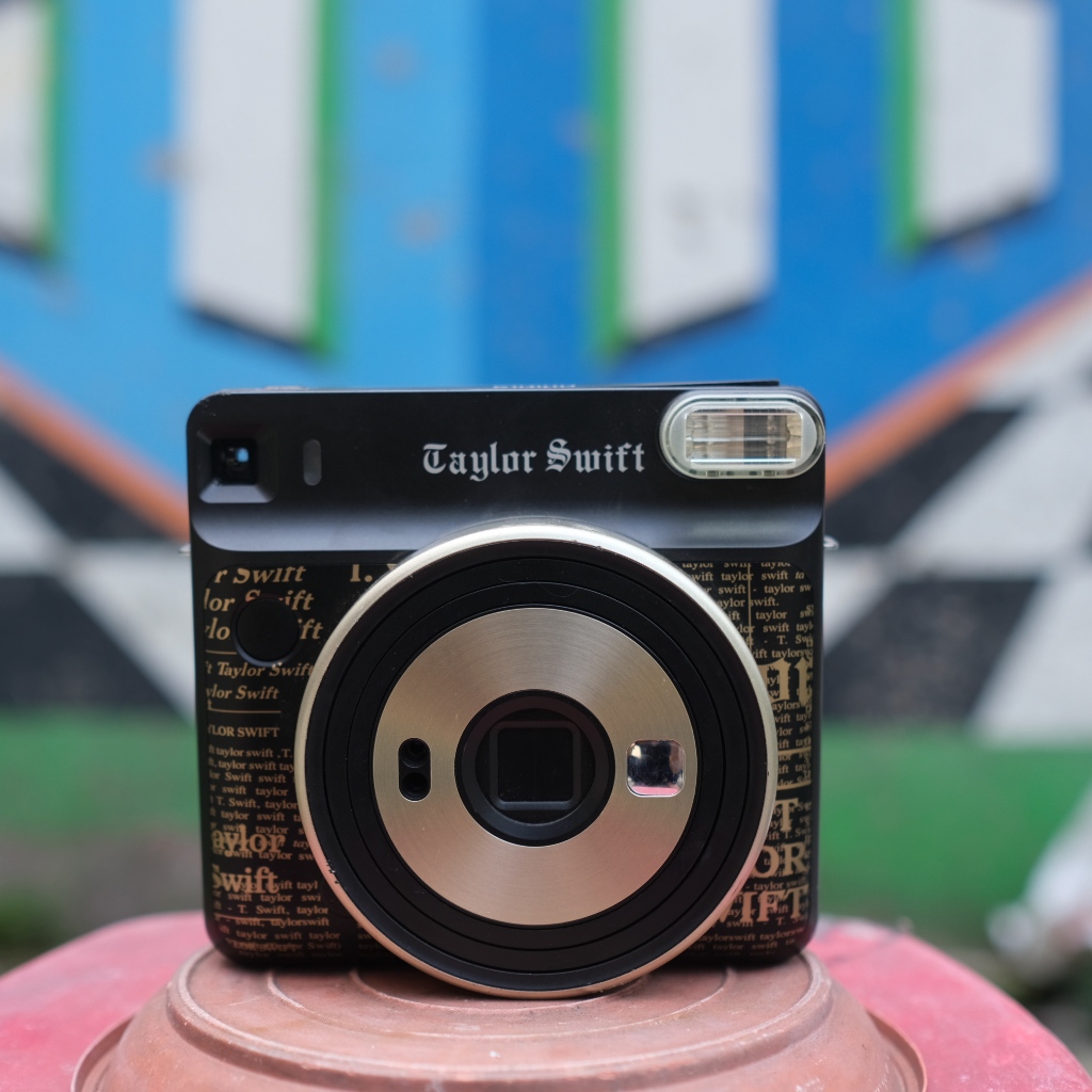 FUJIFILM Instax Square SQ 6 Taylor swift