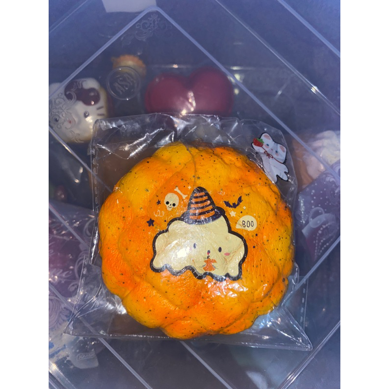 Squishy bun hallowen momocuppy
