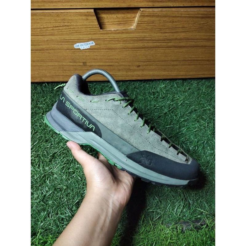 SEPATU OUTDOOR LASPORTIVA