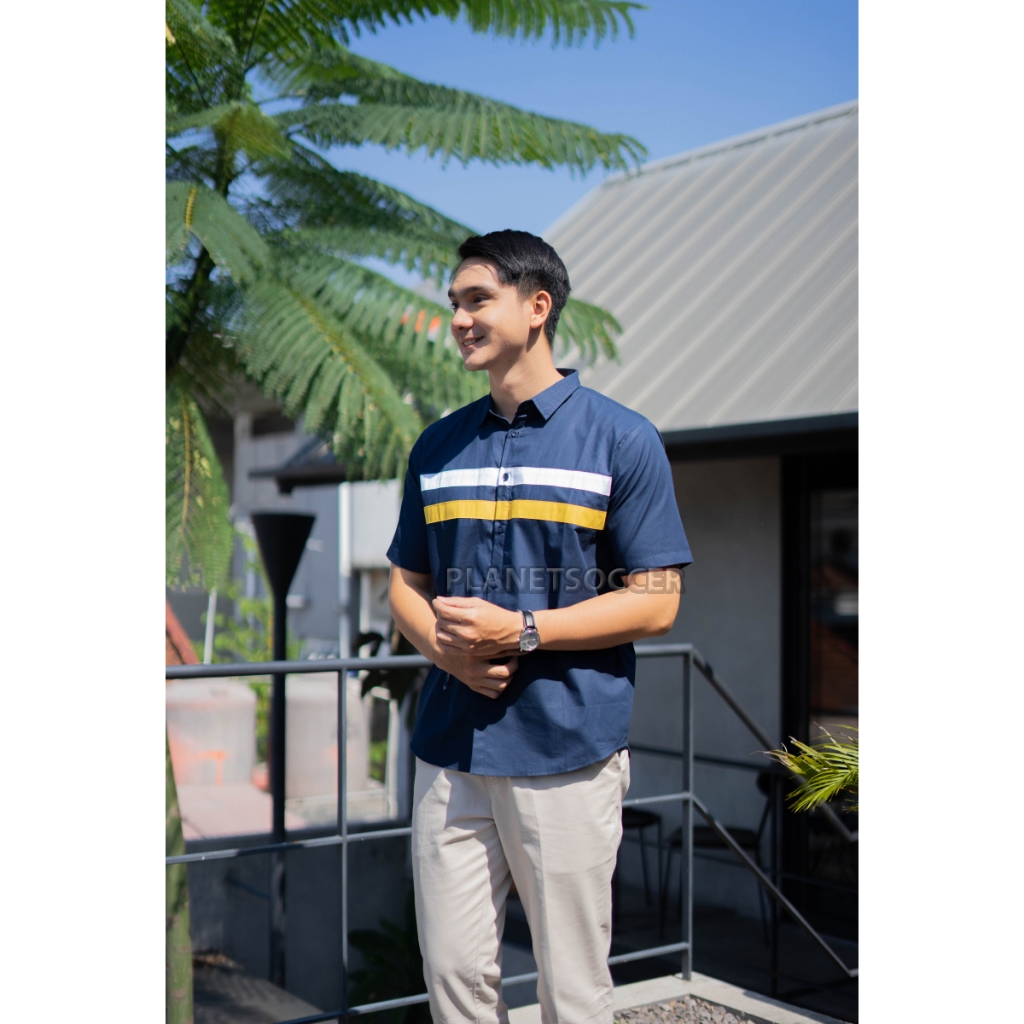 Kemeja Polos Pria Lengan Pendek Hem Pria Distro Kemeja FOLKA Warna Biru Navy Tebal Kantor Formal Off