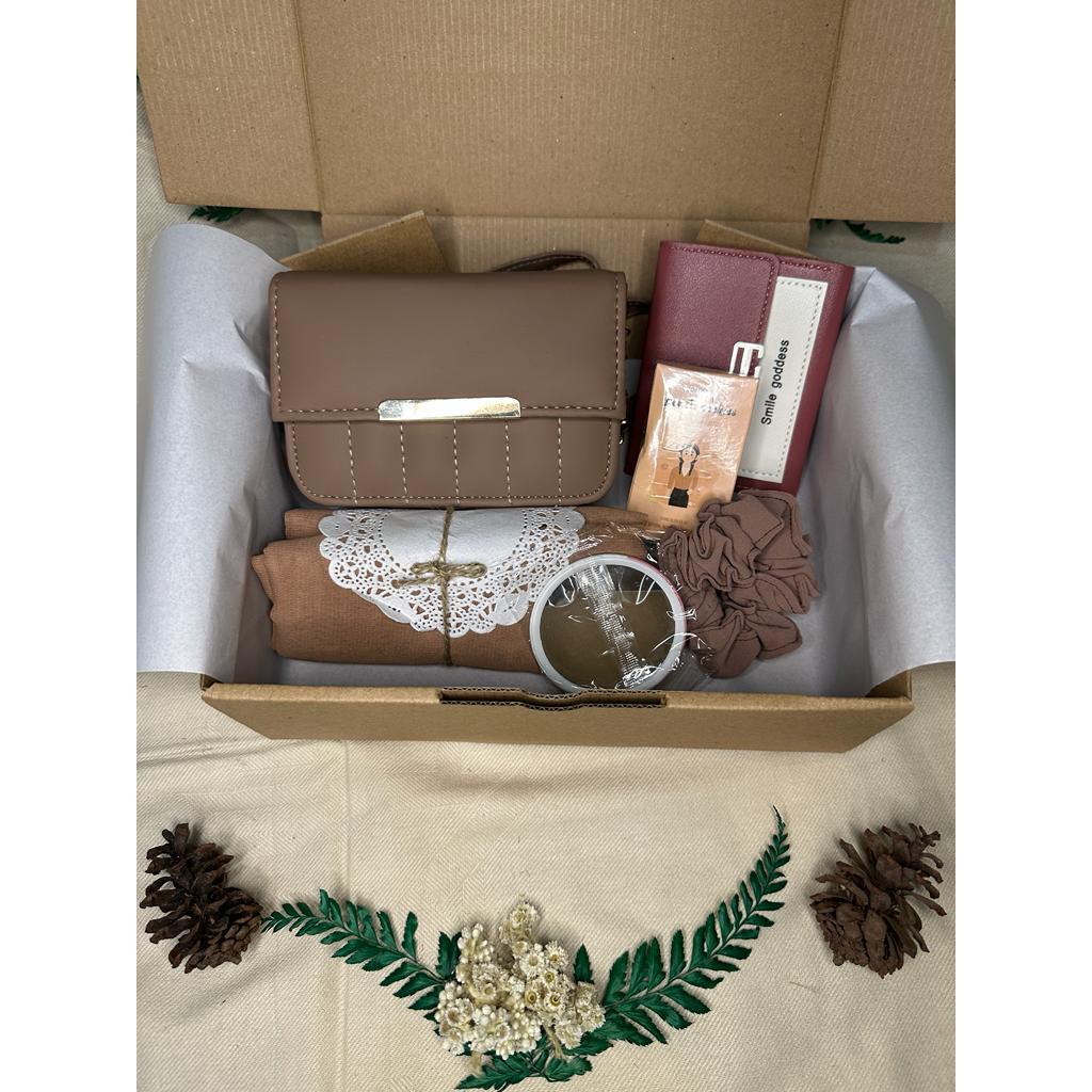 Hampers Tas Sling Bag wanita kado ulang tahun, wisuda, pernikahan, anniversary, dan hari ibu