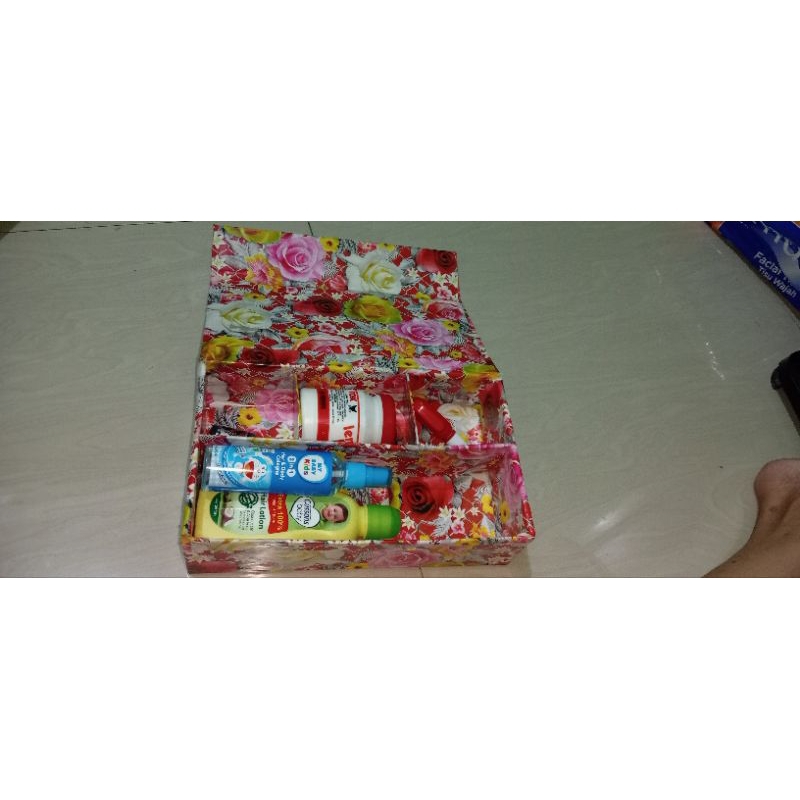 

Laci dan Tempat Pensil