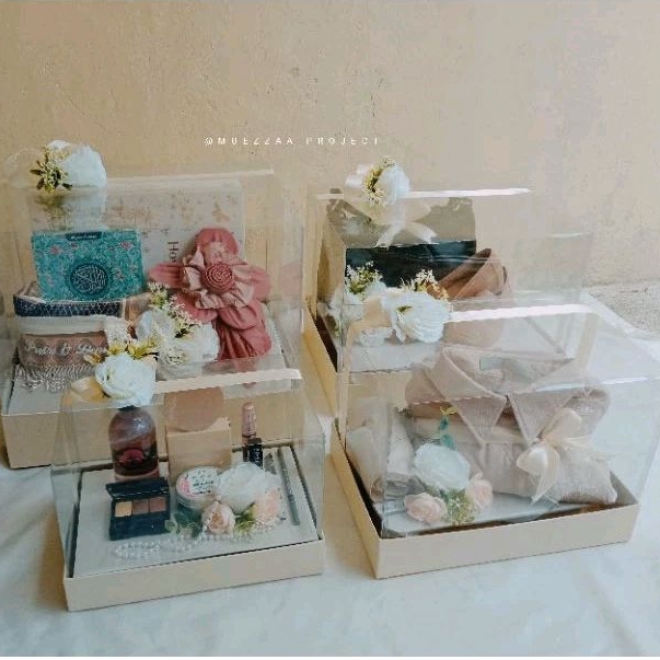 

BOX SESERAHAN KOTAK HANTARAN MIKA