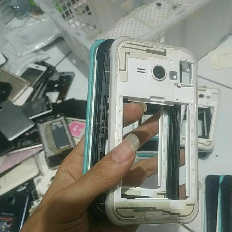 Tulangan BEKAS SAMSUNG J1 ACE KURANG TOMBOL ON OFF