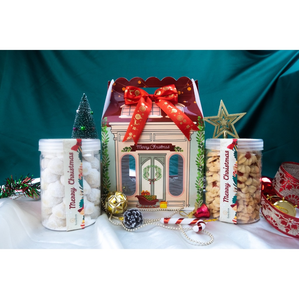 

Snow House Hampers