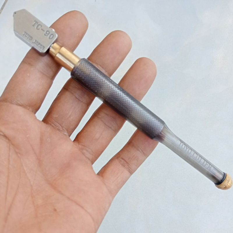 pisau pemotong kaca Toyo tc 90 original oil glass cutter pisau potong kaca alat pemotong kaca tebal.