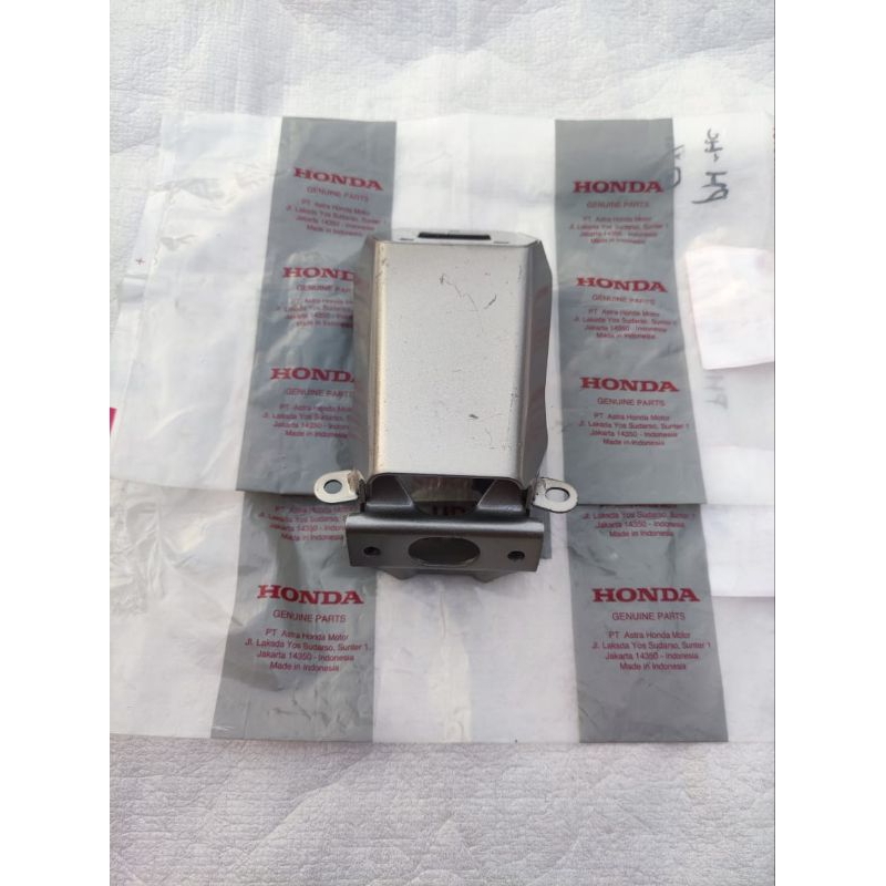 Dudukan Spakbor belakang Vario 160 Original Dudukan Bracket spakbor belakang Vario 160 ori