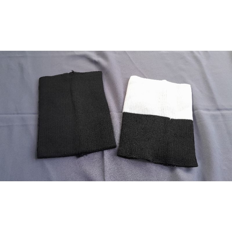 ciput rajut hitam dan hitam putih.