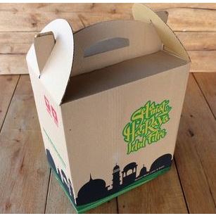 

Box Handle Idul Fitri / Gable Box Uk. (p) 30 x (l) 20 x (t) 35 cm untuk hajatan dan souvenir, kresek donat / tas plastik, paper bag, Bingkisan / Souvenir untuk pernikahan, Tasyakuran / Pengajian / Hampers IDUL FITRI DAN IDUL ADHA PALING BEST SELLER