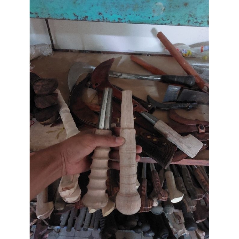 Gagang arit kayu dengan karah / paksi
