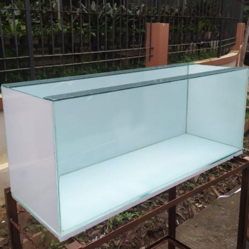 Skotlet aquarium background belakang putih glossy