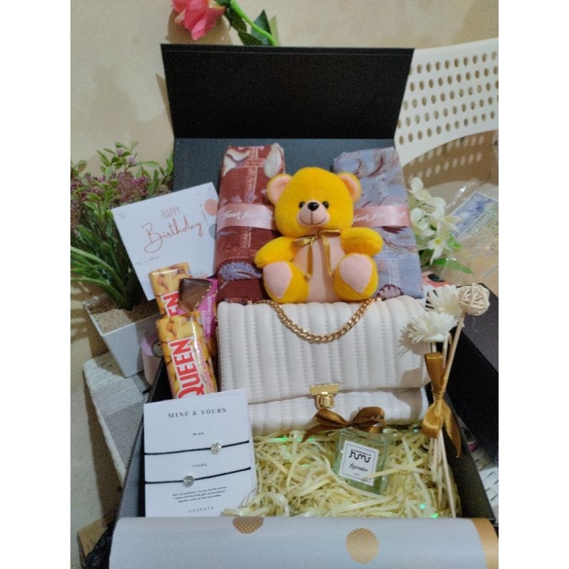 

Hampers Custom Kado Ulang Tahun Custom Special Woman