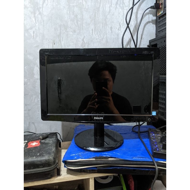 Monitor LED Philips 16 inch 166V Normal Jernih