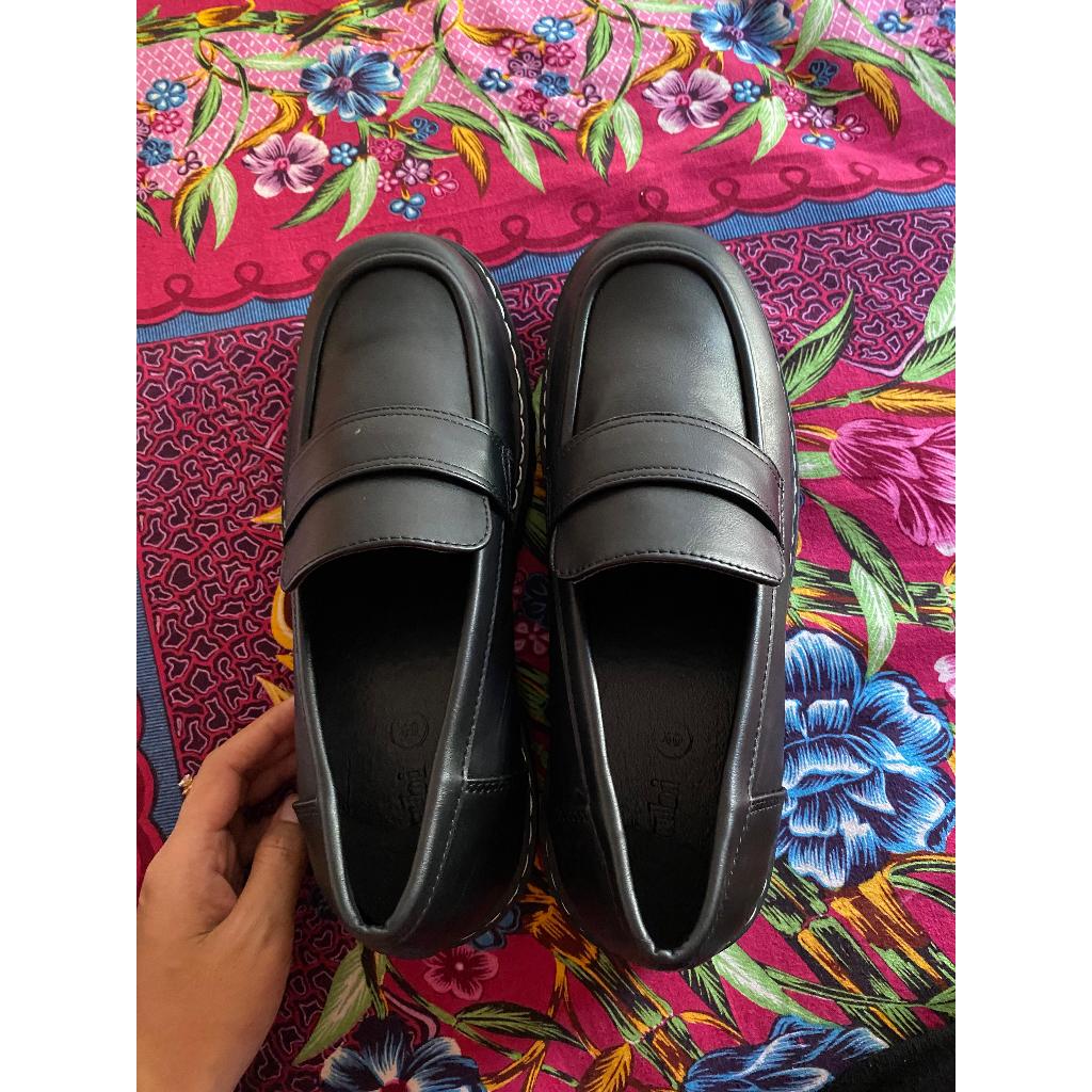 SEPATU RUBI