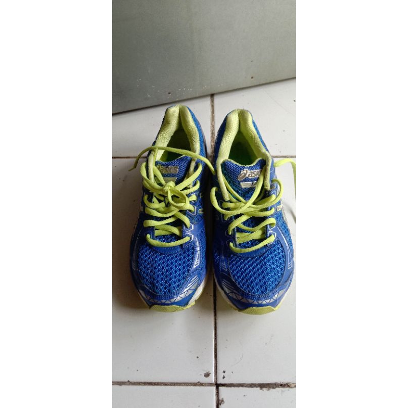 sepatu volly asics second