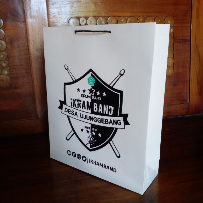 

Paperbag Putih Glossy Ukuran 25 x 10 x 30/35