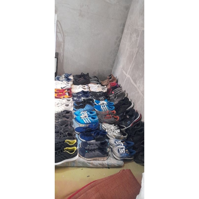 Sepatu second Branded.