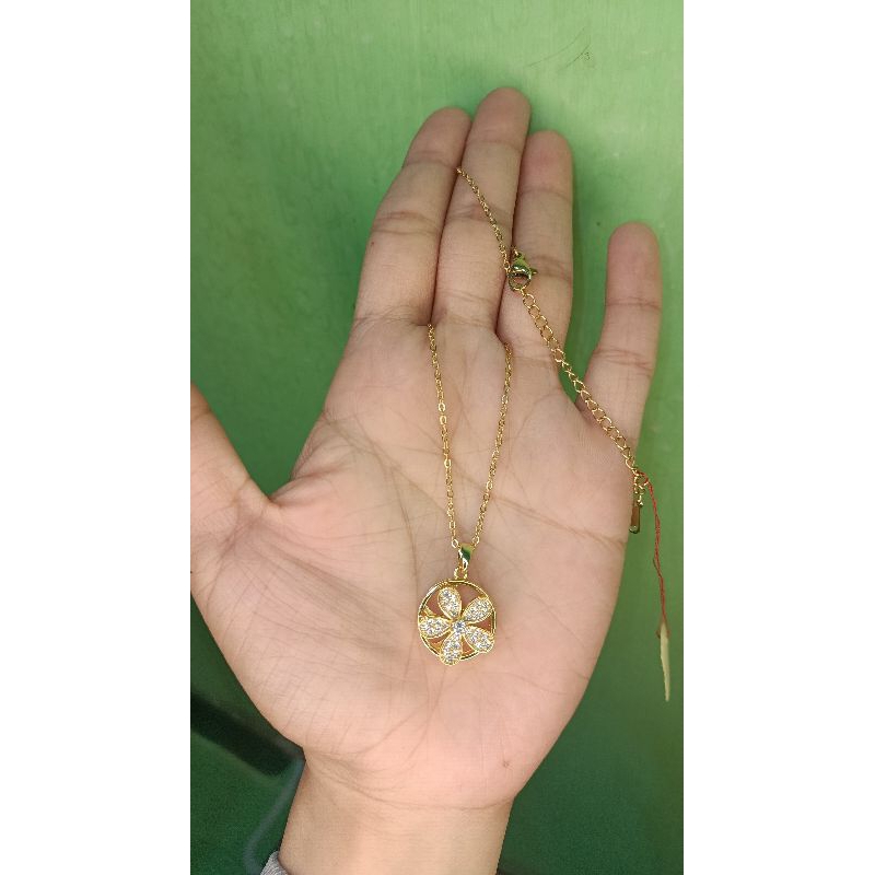 kalung titanium liontin bunga putar