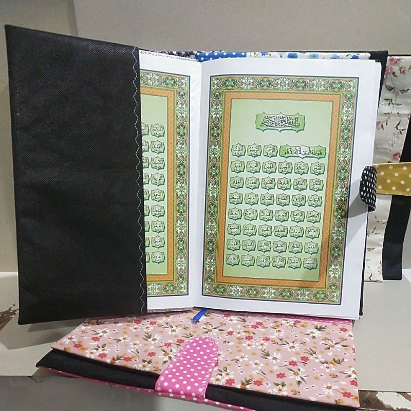 

Sampul / Cover AL-Qur'an Motif Bunga kombinasi Polkadot Ukuran B5